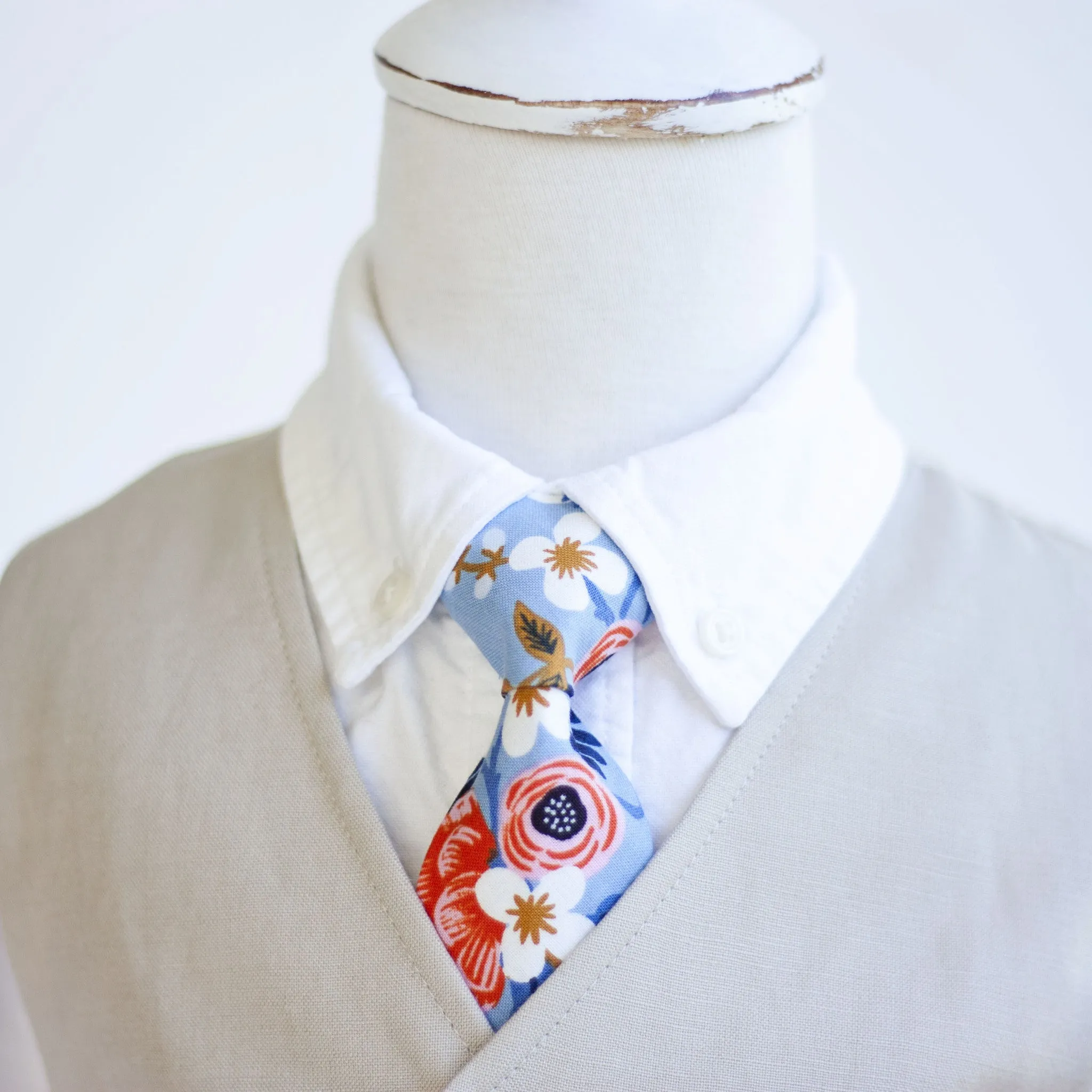 Boy's Bow Tie / Birch Floral In Periwinkle