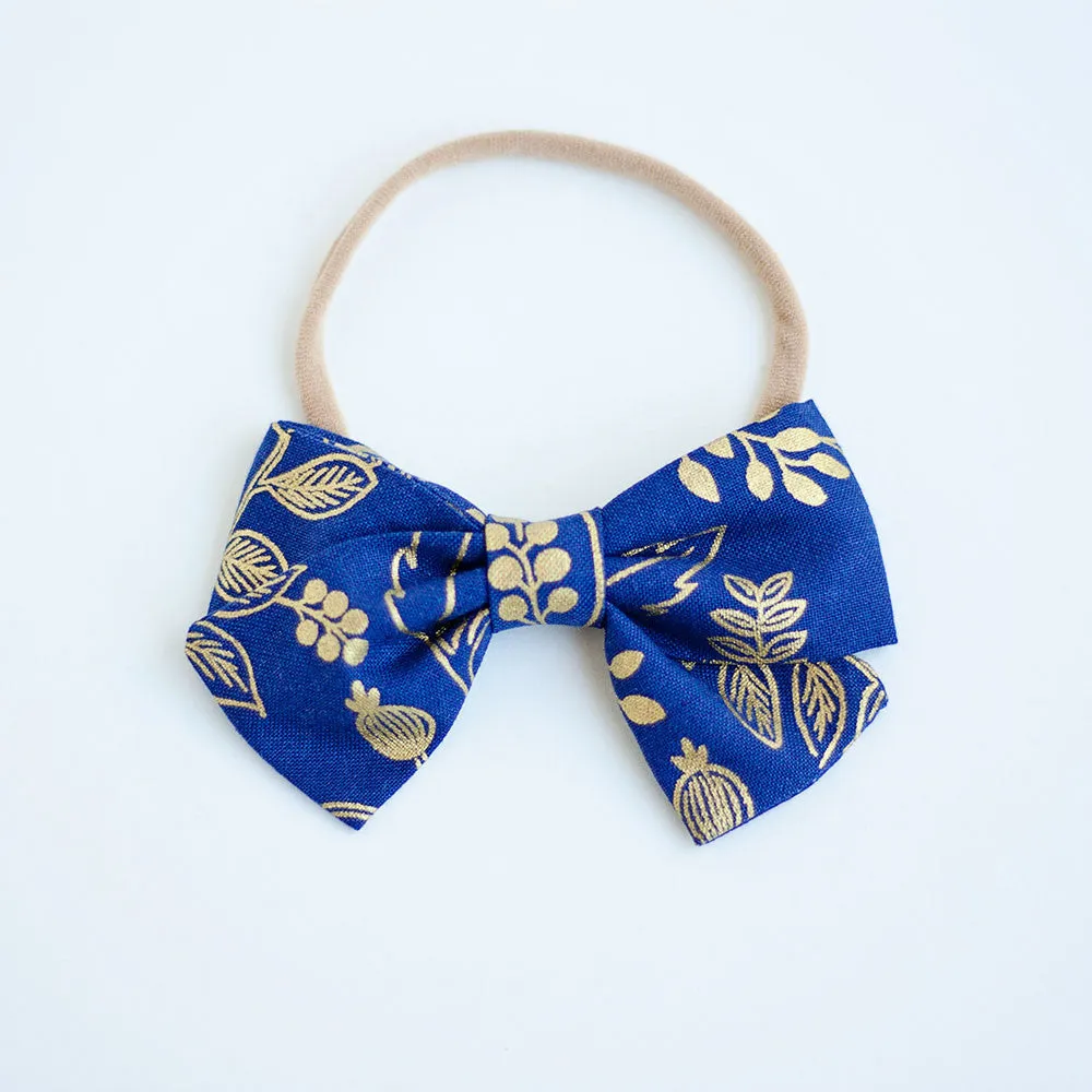 Boy's Bow Tie / Queen Anne In Navy And Metallic Gold