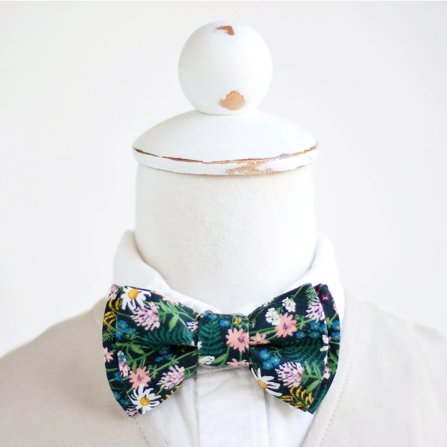 Boy's Bow Tie / Wildflowers In Hunter