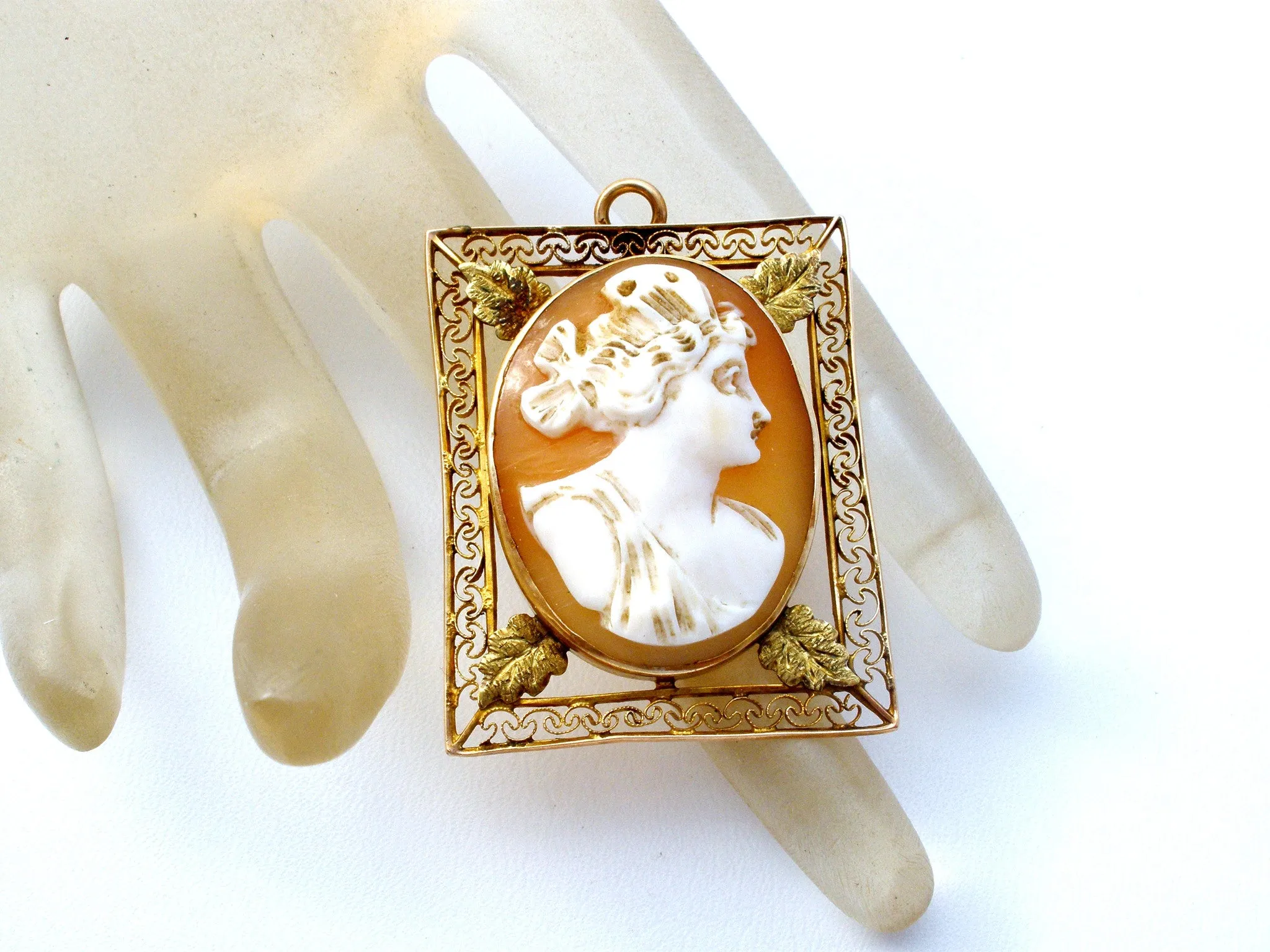 Cameo Pendant Brooch Victorian 10K Yellow Gold