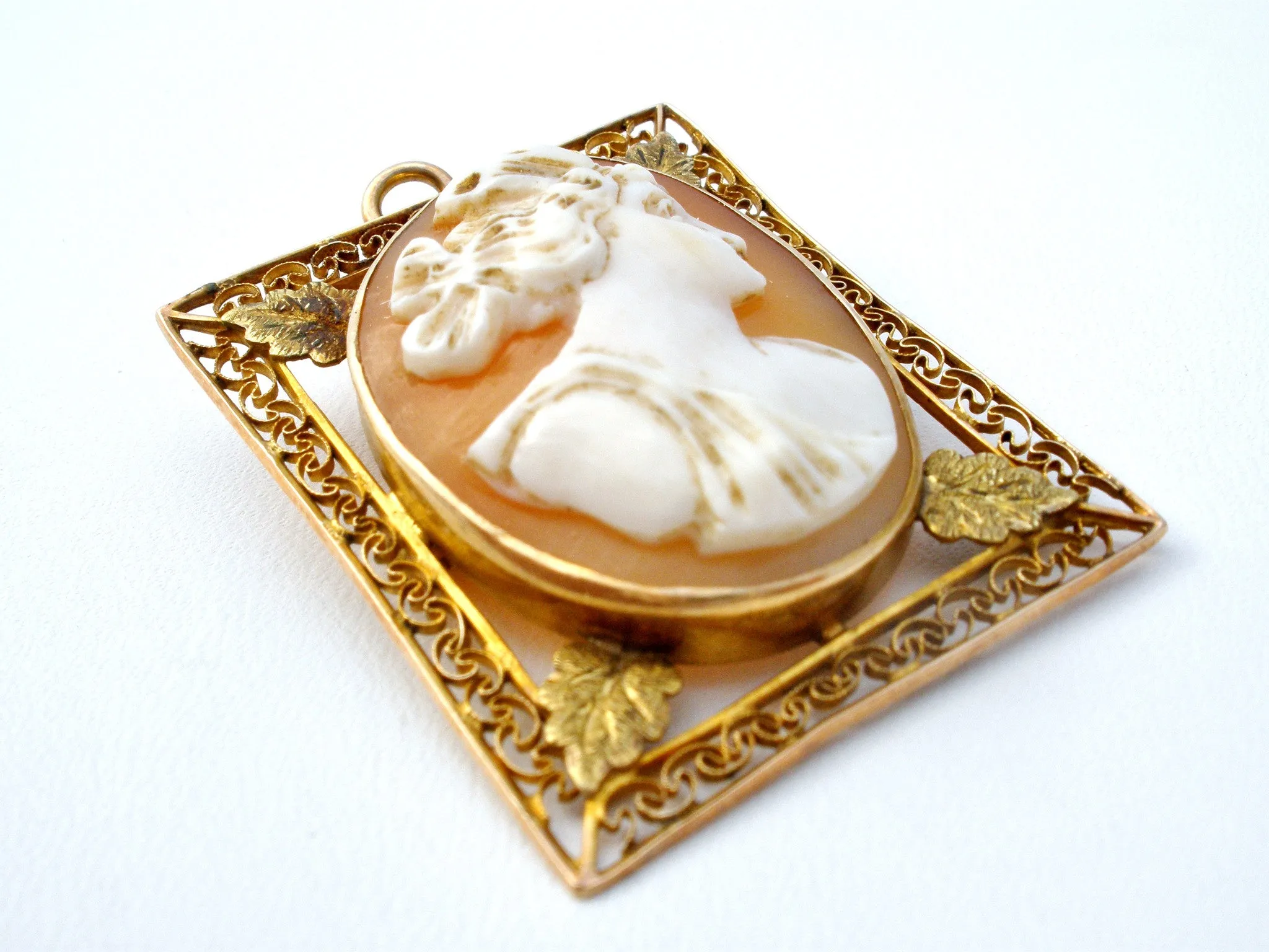 Cameo Pendant Brooch Victorian 10K Yellow Gold