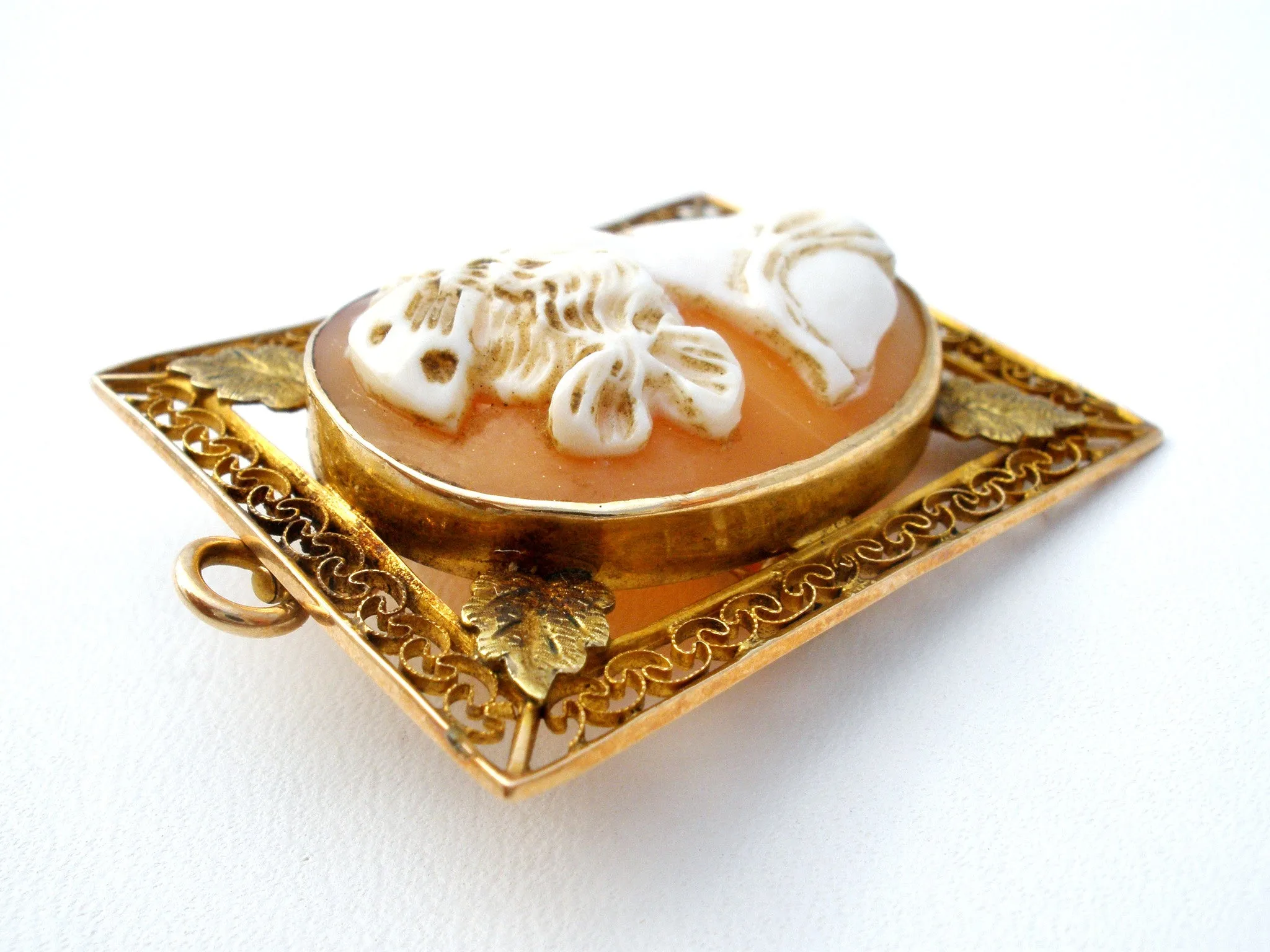 Cameo Pendant Brooch Victorian 10K Yellow Gold